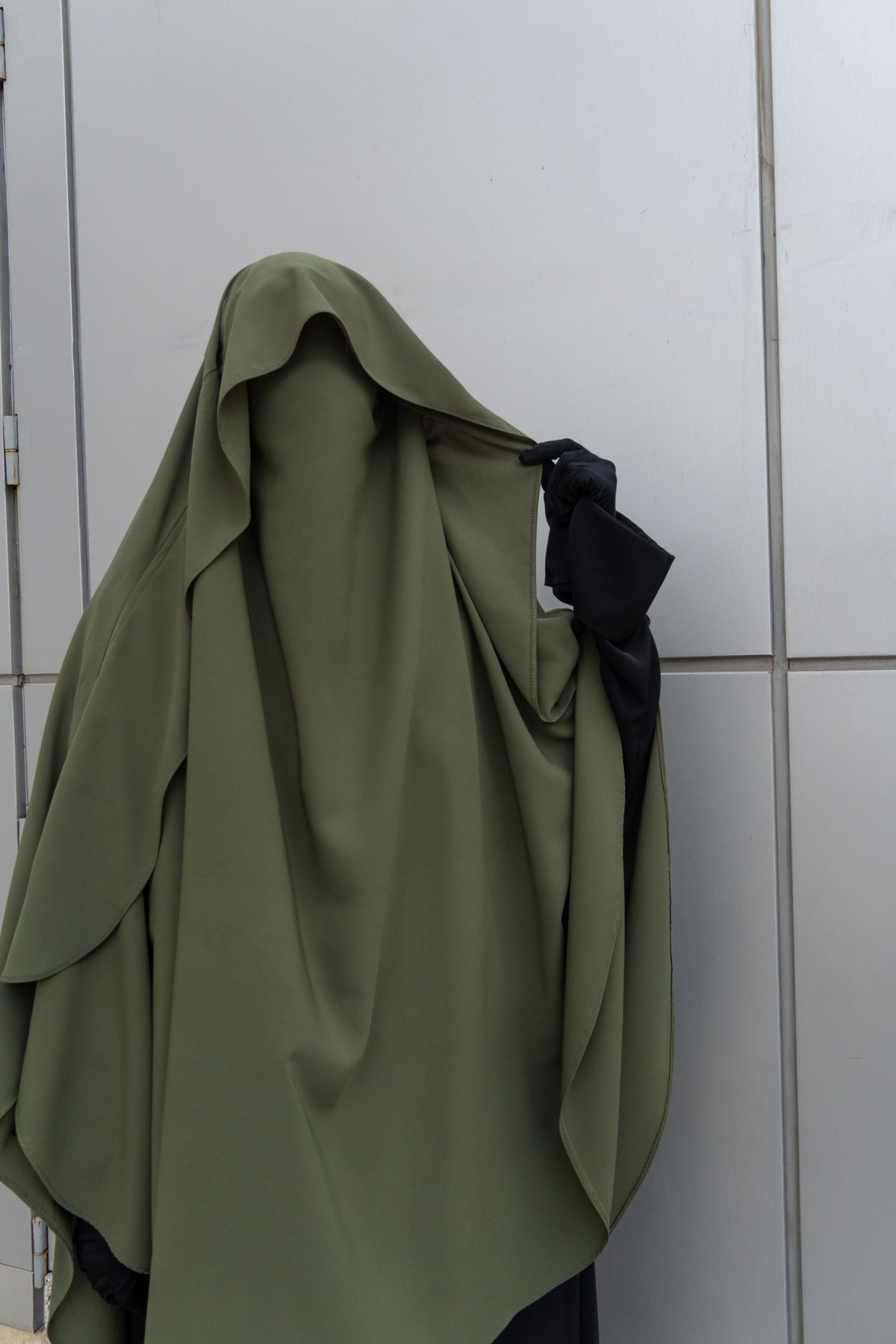 Le khimar casquette : Une solution pour porter le niqab en France