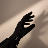 Gant court Signature noir tactile et antidérapant porté – Hijrati